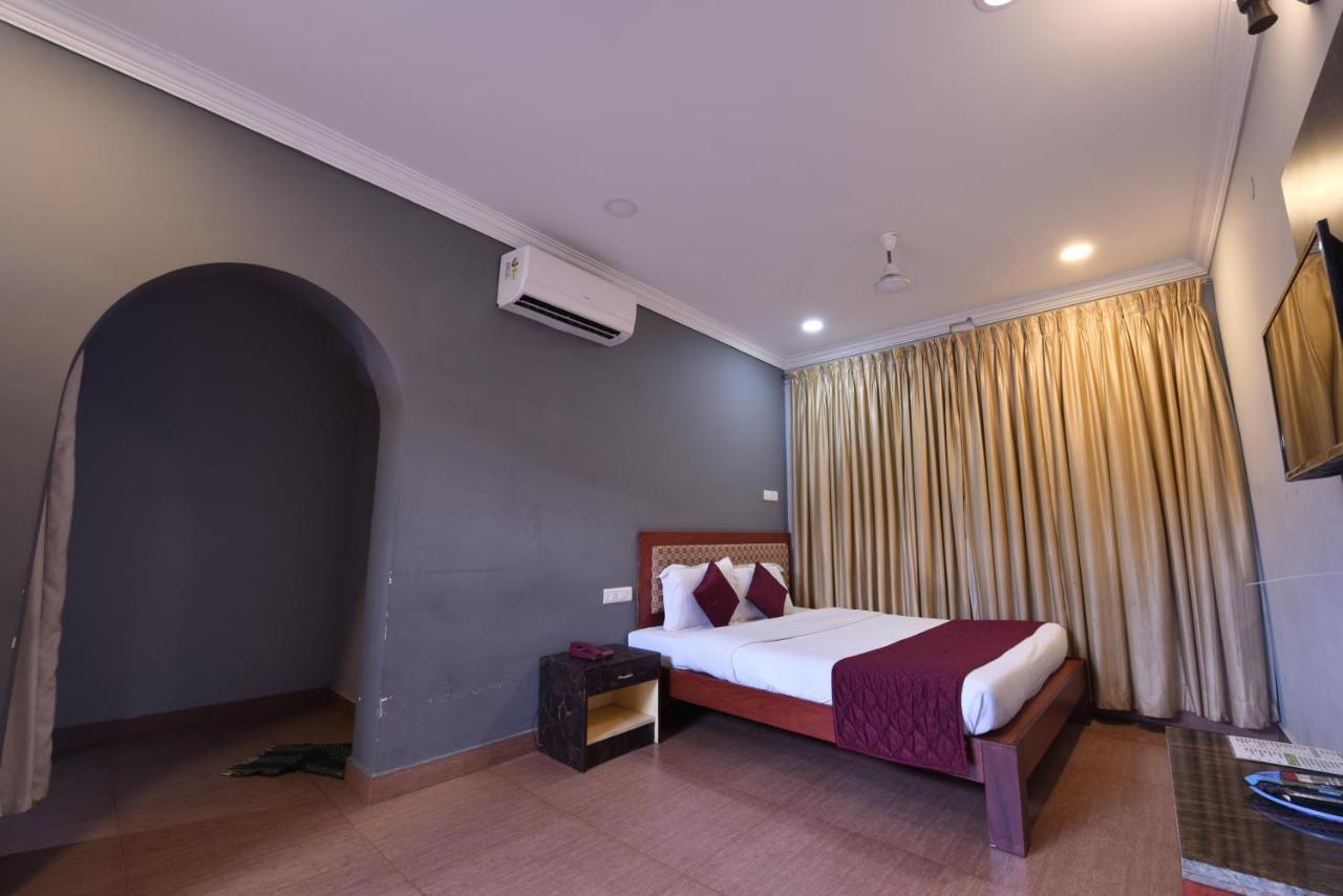King Park Hotel Pondicherry Bagian luar foto