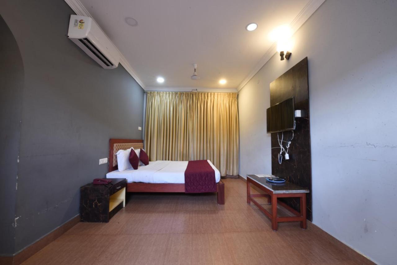 King Park Hotel Pondicherry Bagian luar foto