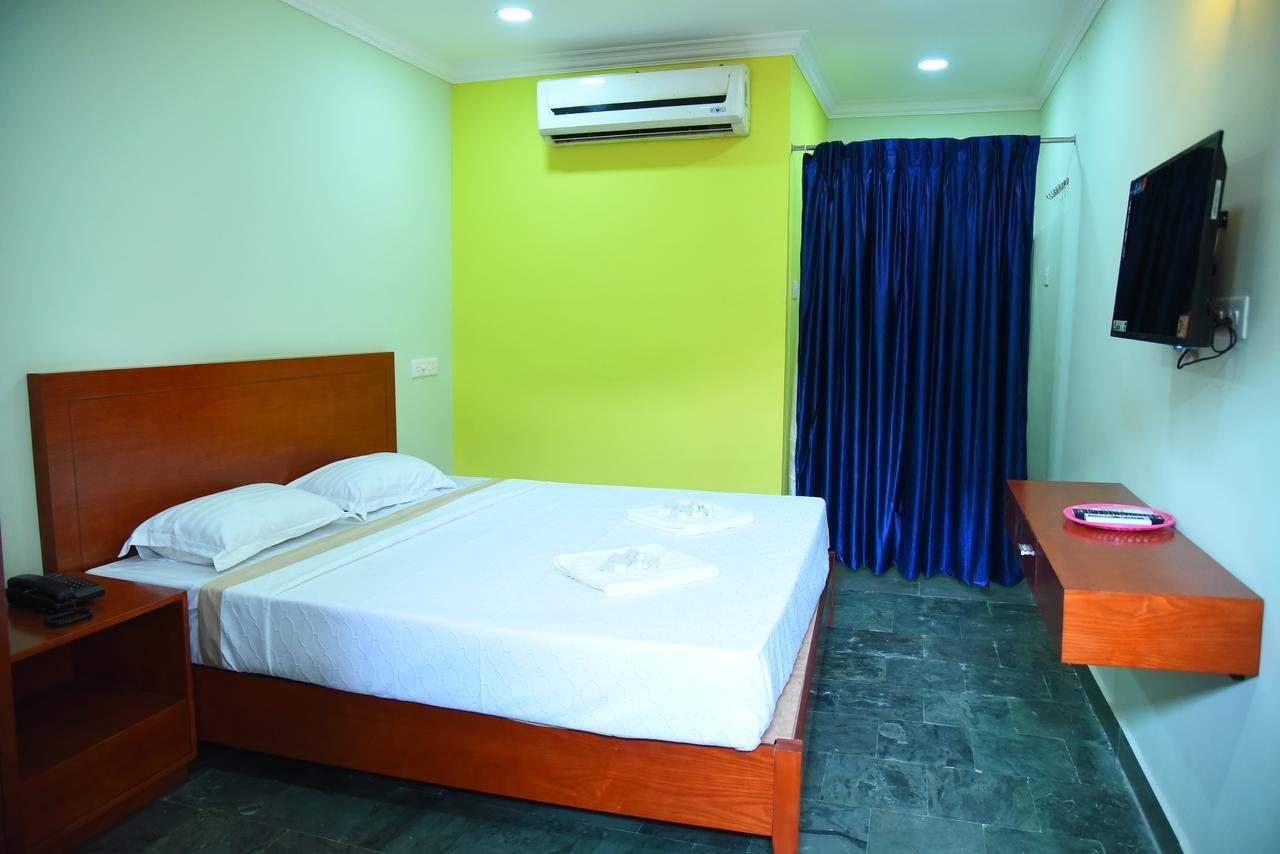 King Park Hotel Pondicherry Bagian luar foto