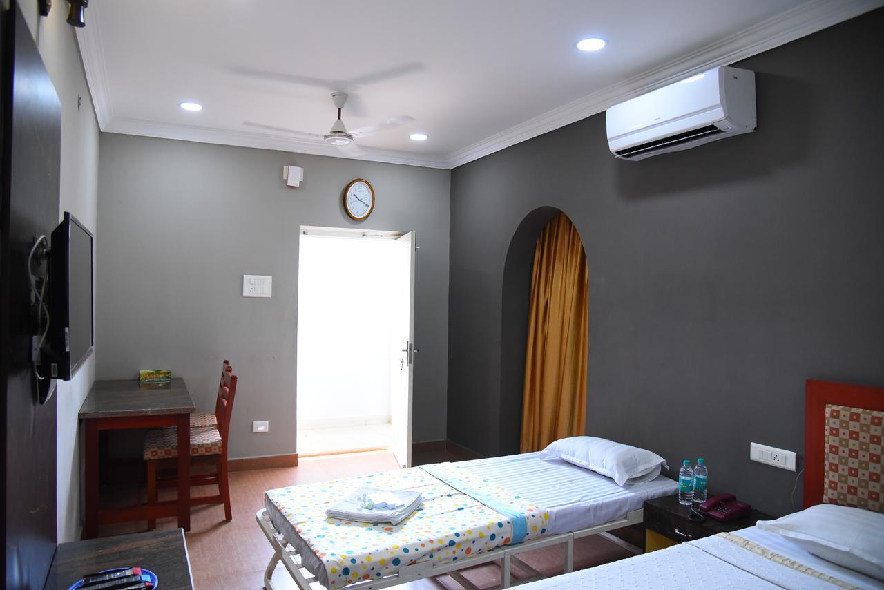King Park Hotel Pondicherry Bagian luar foto