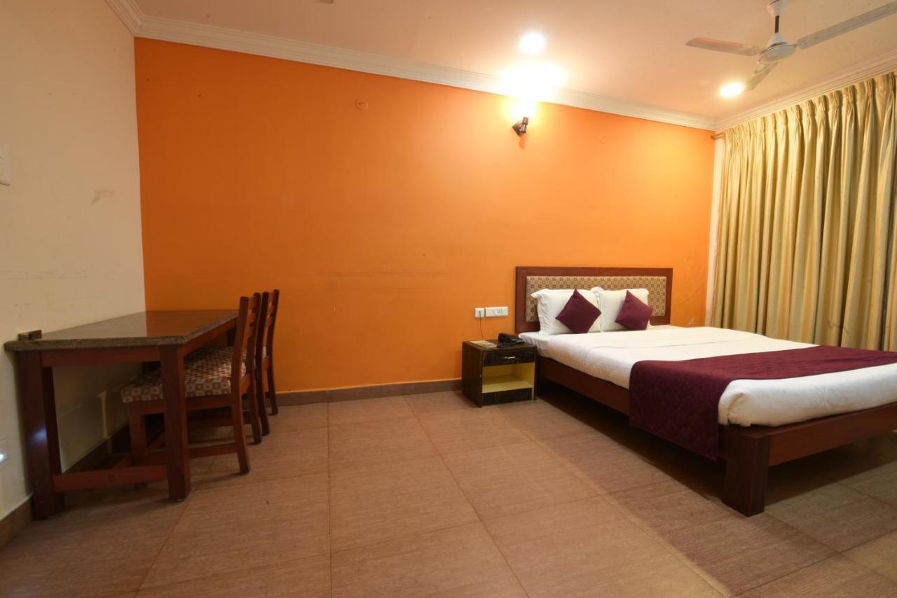 King Park Hotel Pondicherry Bagian luar foto