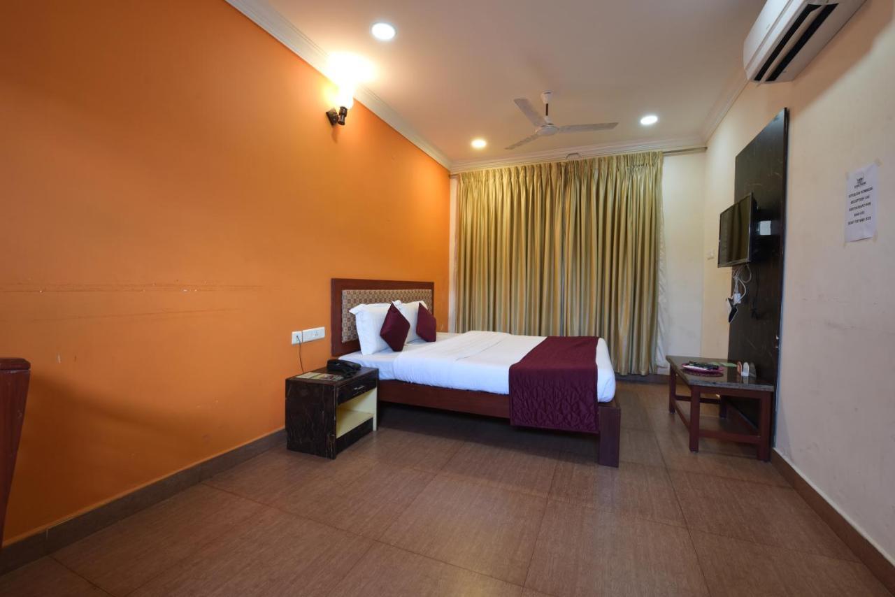King Park Hotel Pondicherry Bagian luar foto