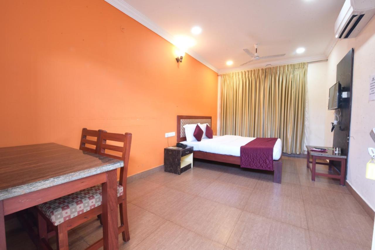 King Park Hotel Pondicherry Bagian luar foto